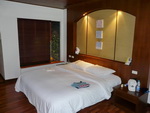 Hotel-Strand Unser Hotelzimmer im Hotel Katathani Beach das Bett (TH).